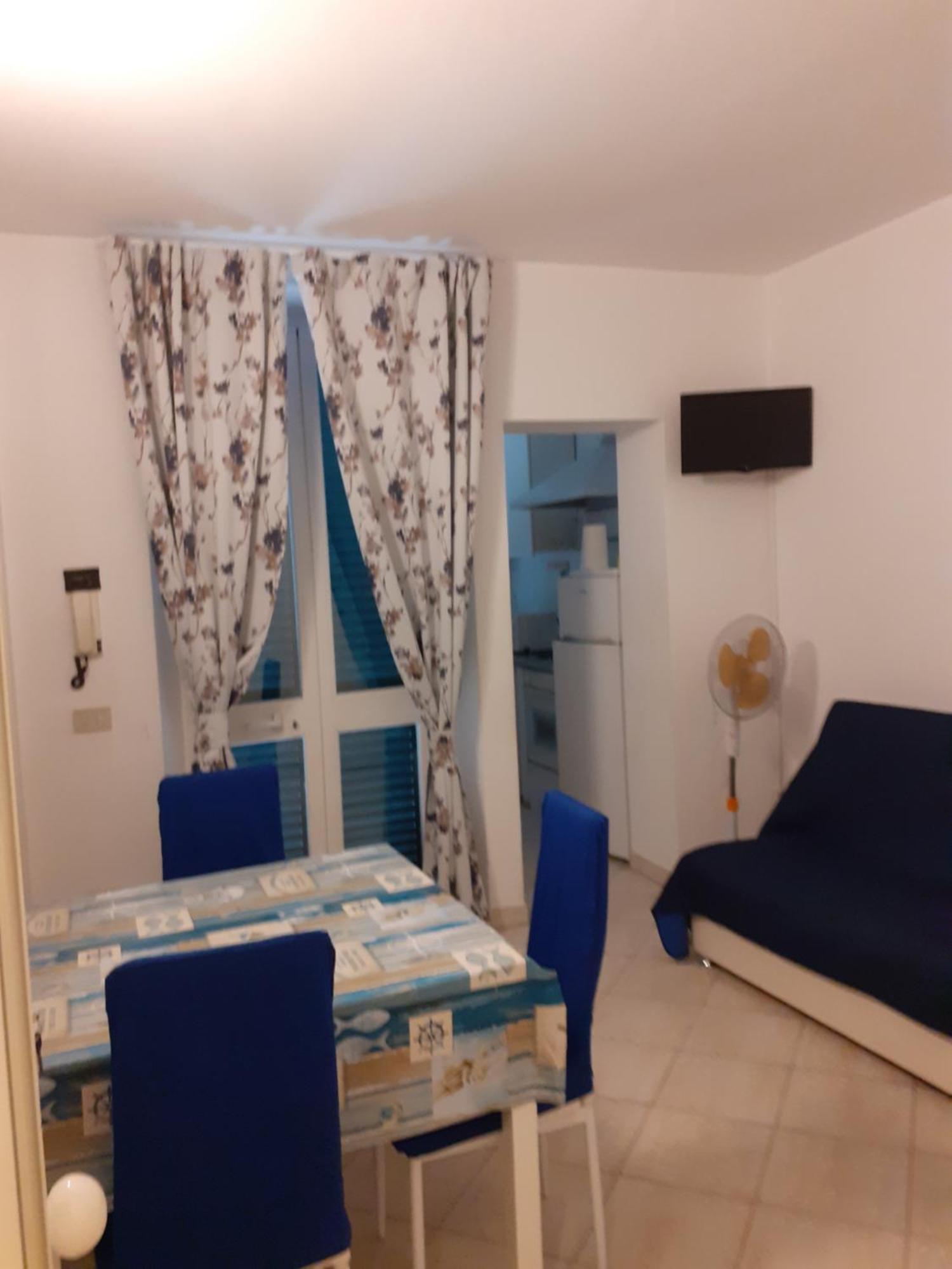 Il Gabbiano Apartman Viareggio Szoba fotó
